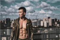 刘畊宏称自己还没有50岁 大秀腹肌庆祝抖音粉丝量超4700万
